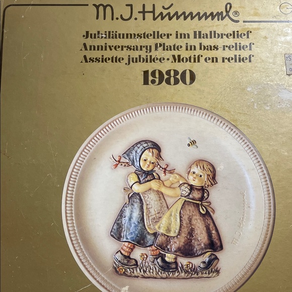 M J Hummel Other - Hummel 1980 Collectable Anniversary Plate - Cream and Browne